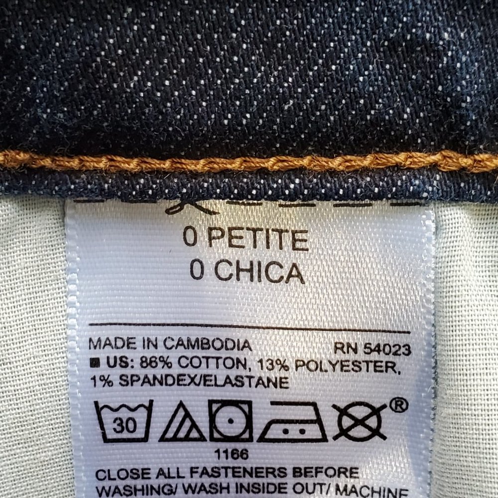 Old Navy Original Low Rise Boot-Cut Denim Jeans Size 0P - Picture 8 of 10
